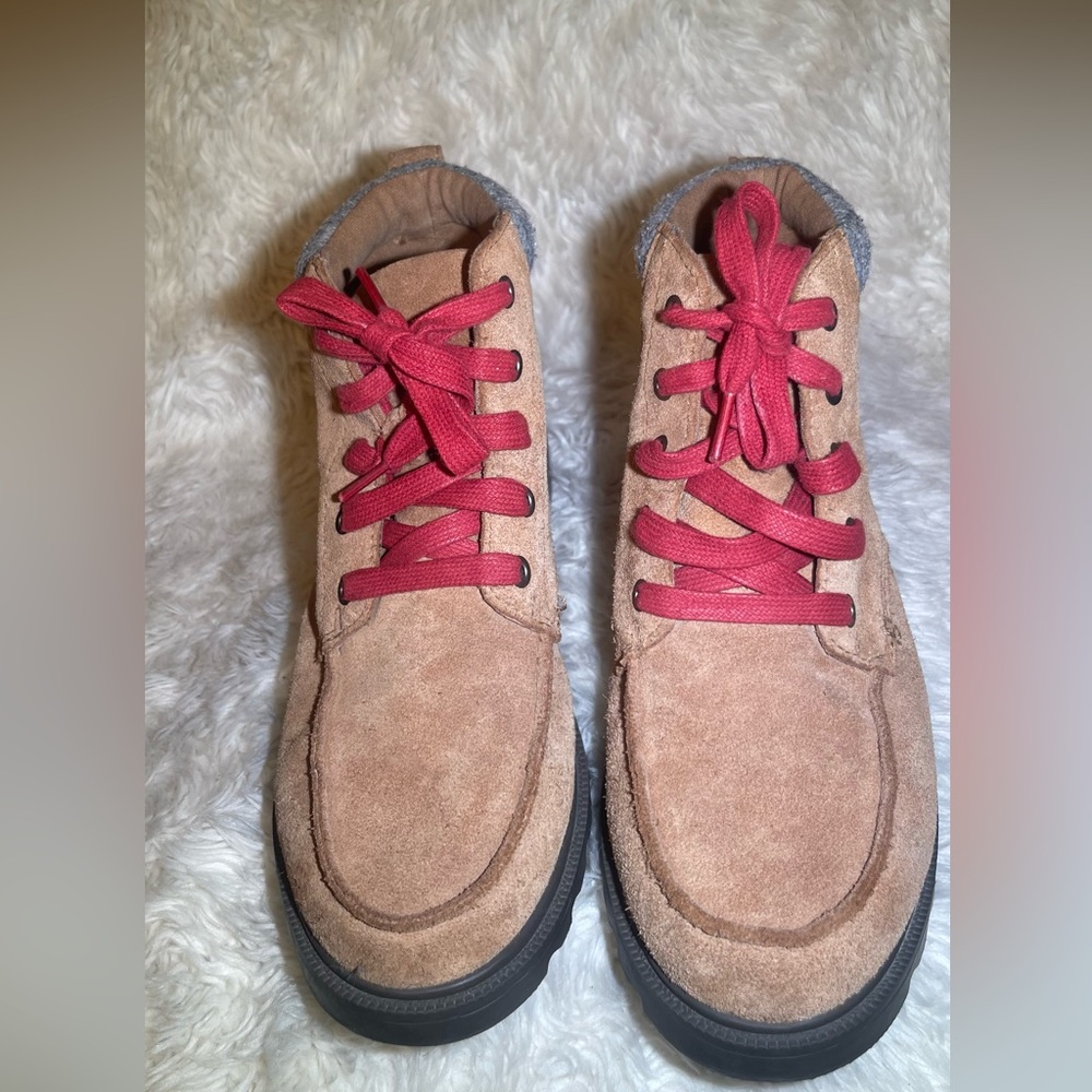 Sorel madson boys waterproof moc toeTan Suede Boots size 5